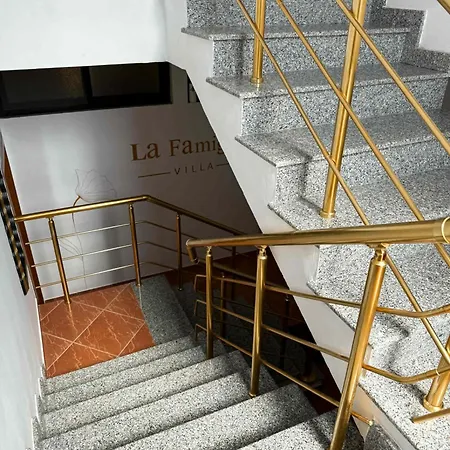 La Famiglia Villa *